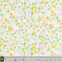 Tissu patchwork fleuris sur fond écru  - 18026